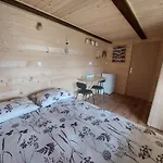 Glamping Laze シャレー Gorenja Vas