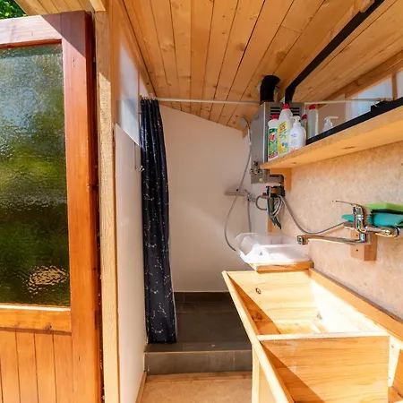 Glamping Laze Chalet