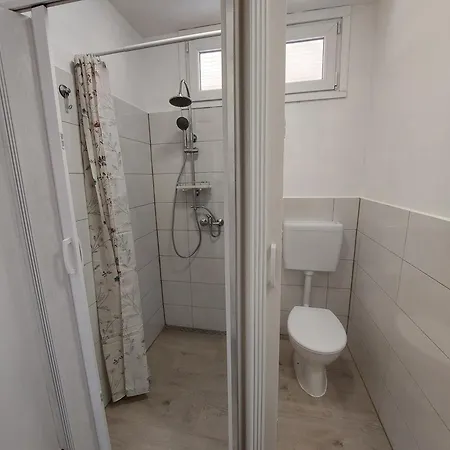 Brvnara Glamping Laze *